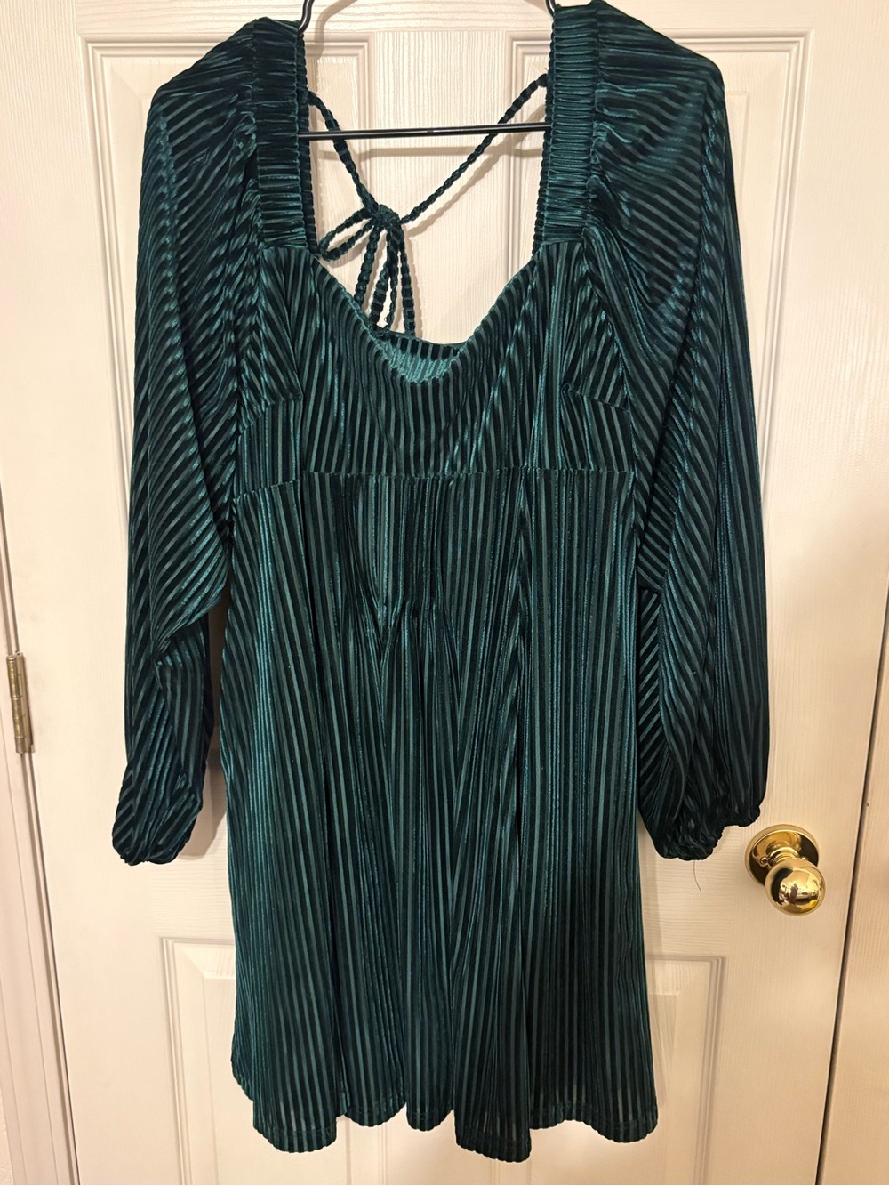 Women’s Emerald Green Pleated Long-Sleeve Dress